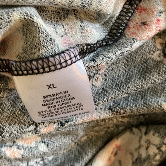 Black maxi dress with beautiful flowers - Picture 6 of 6